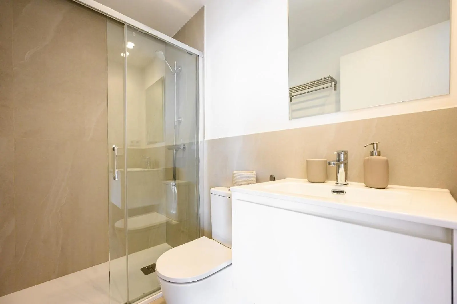 아파트 Skymar Palmeras 2 Bedrooms & Pool By 10Tosea 푸엔히롤라